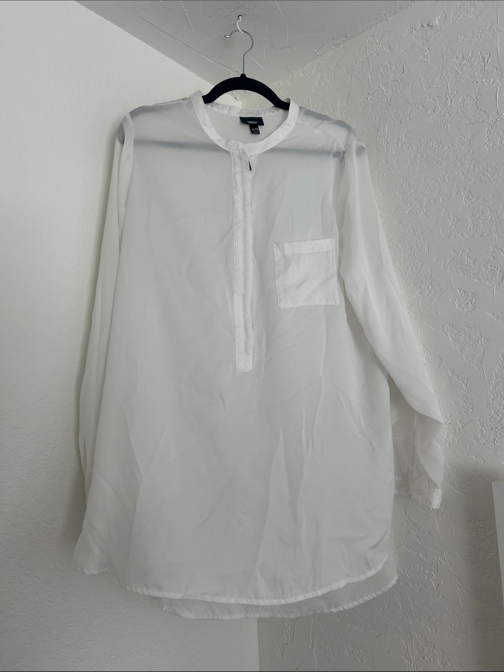 Mossimo Supply Co. White Long-Sleeve Pullover Blouse